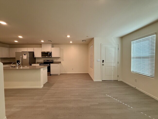 Building Photo - 3 BED 2.5 BATH 2 CAR GARAGE TOWNHOUSE W/ LOFT FOR RENT!!!