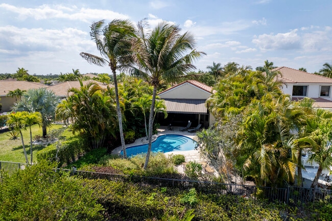 Building Photo - 6700 Fox Hollow Dr