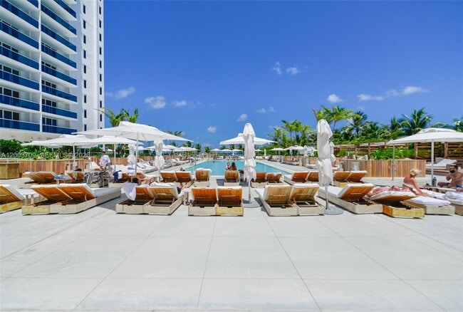 Building Photo - 2301 Collins Ave