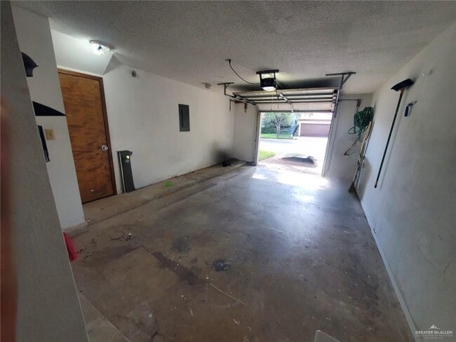 Building Photo - 15 Sunflower Ave