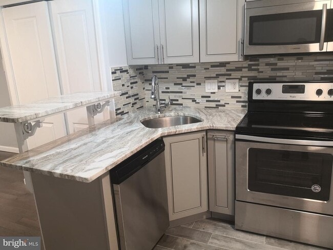 Primary Photo - 600 N 11th St