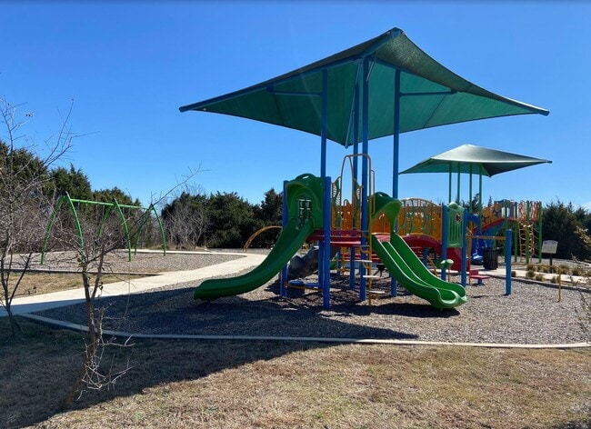 Building Photo - 105 Golden Bear Dr