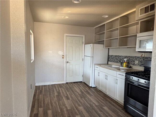 Building Photo - 472 Hunter Dr