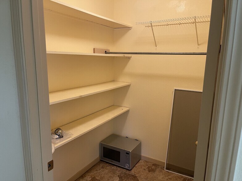 Building Photo - 504 W Marlette St