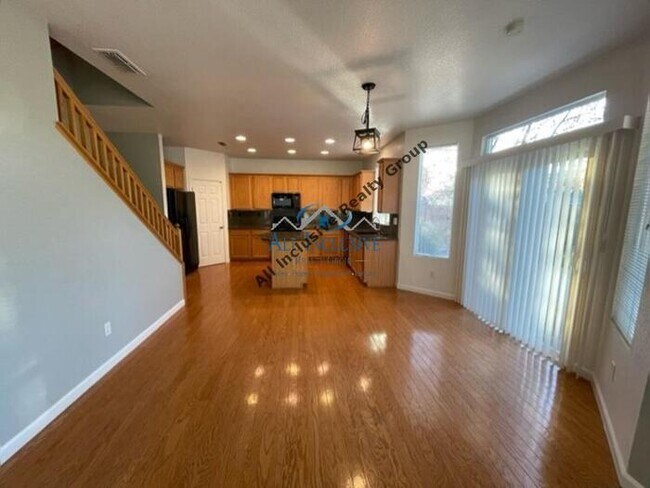 Building Photo - Charming 3-Bedroom Home in Desirable Folso...