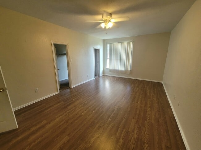 Building Photo - 1229 Tralee Ln