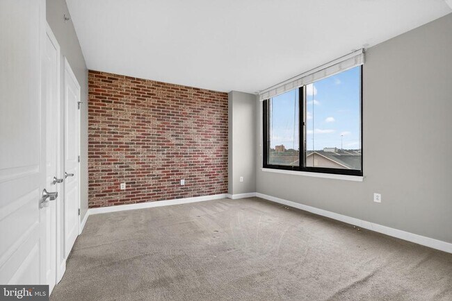 Building Photo - 2451 Midtown Ave