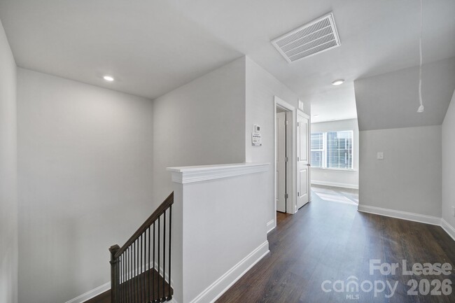 Building Photo - 2432 Arty Ave