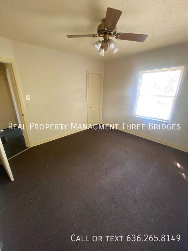 Building Photo - Cozy 2br/1ba Pine Lawn Home