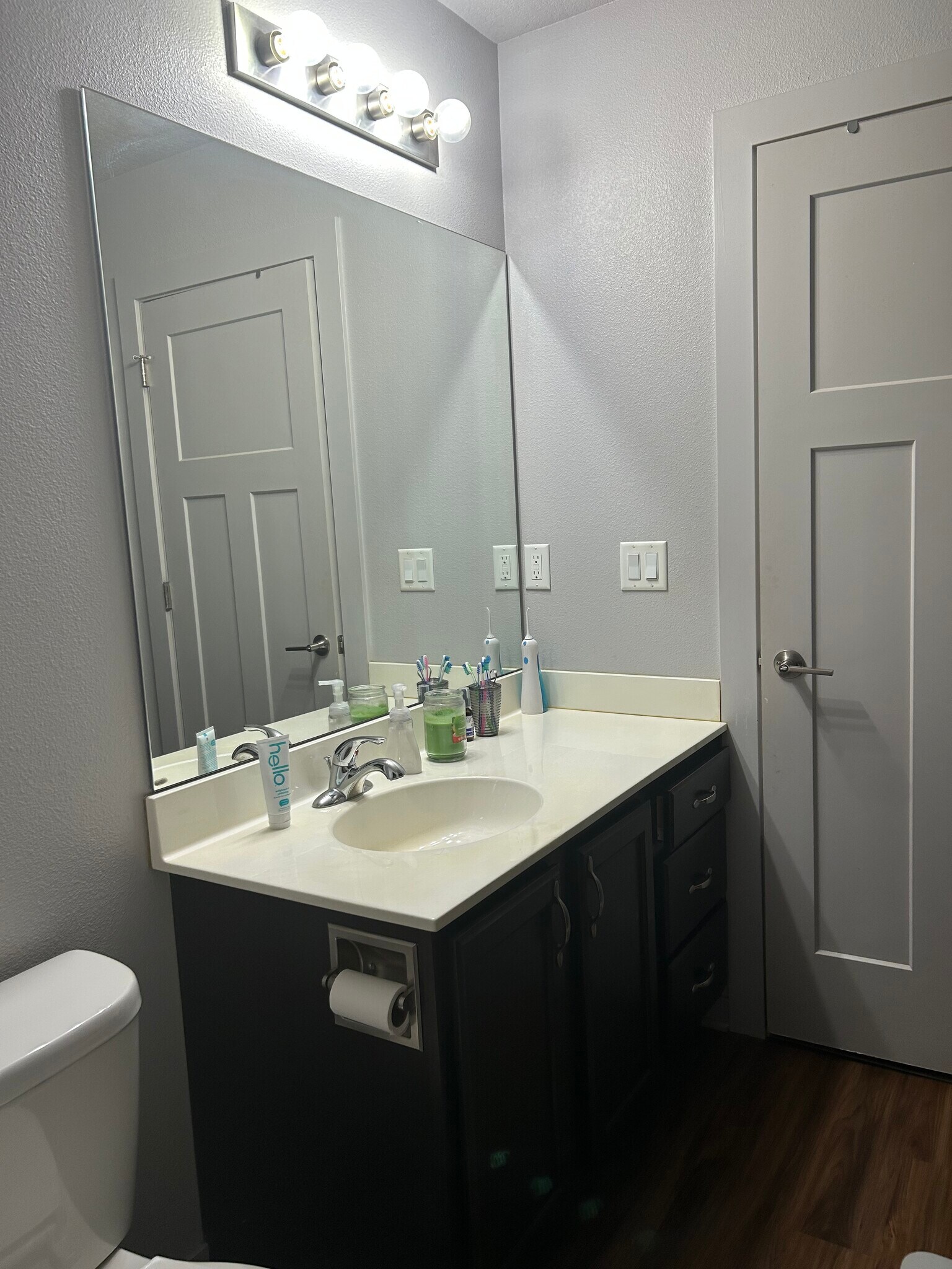 Building Photo - 4803 NE Oak Ln