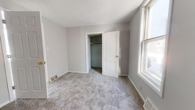 Building Photo - 325 N 10th Ave W