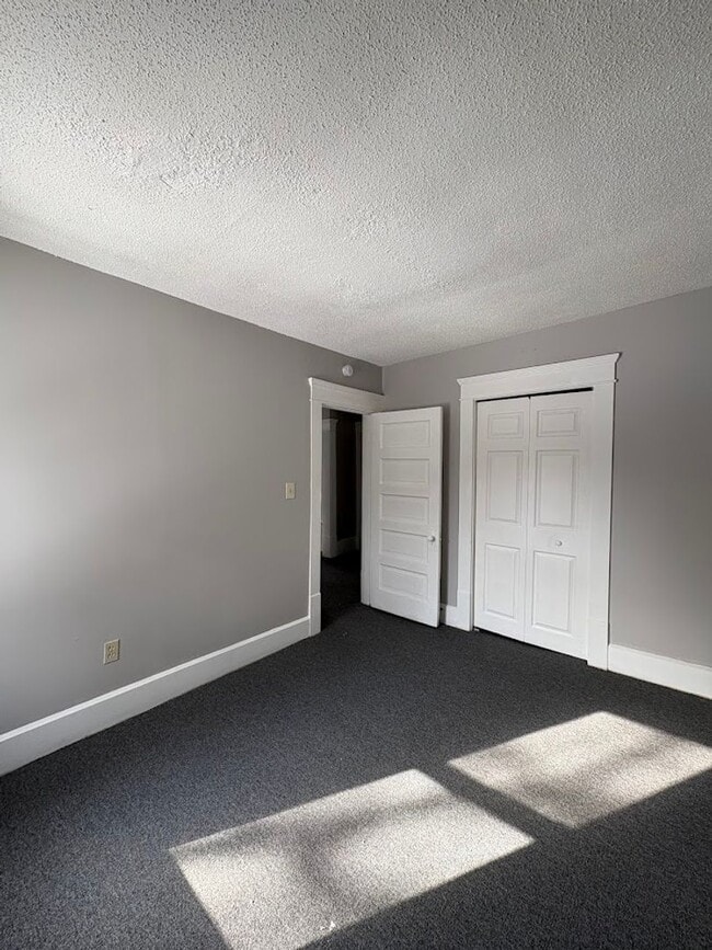 Building Photo - 729 Mallison Ave