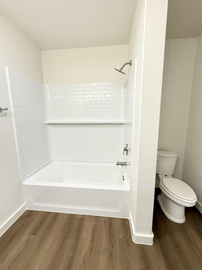 Building Photo - 2130 Langford Ave