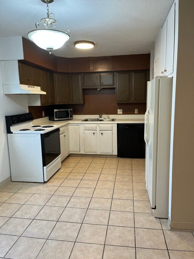 Building Photo - 911 40th St NW