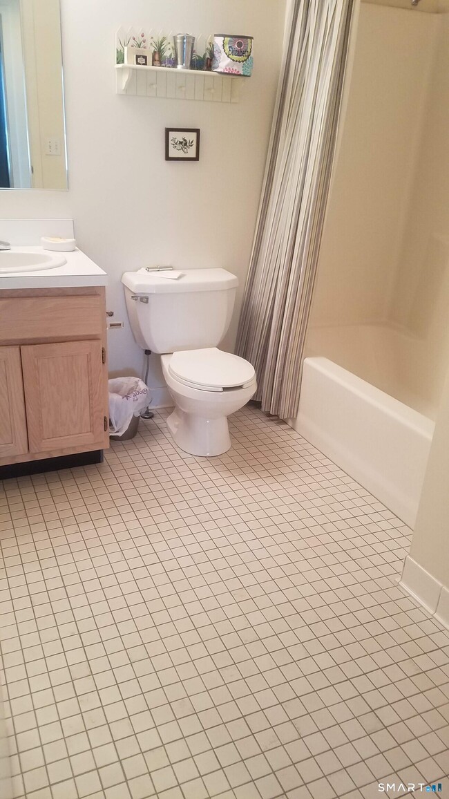 Building Photo - 6 Timberline Dr