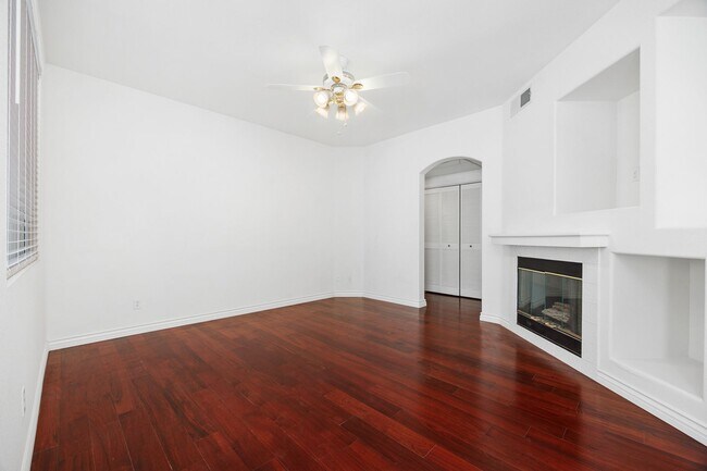 Building Photo - 10728 Sabre Hill Dr