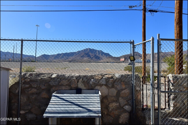 Building Photo - 8933 Kenneth St