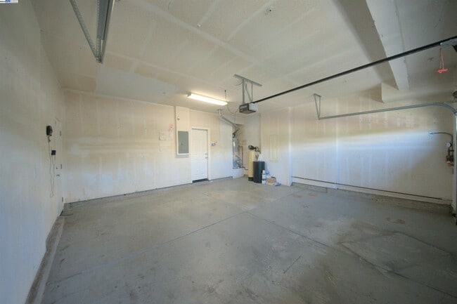 Building Photo - 1612 Marina Way