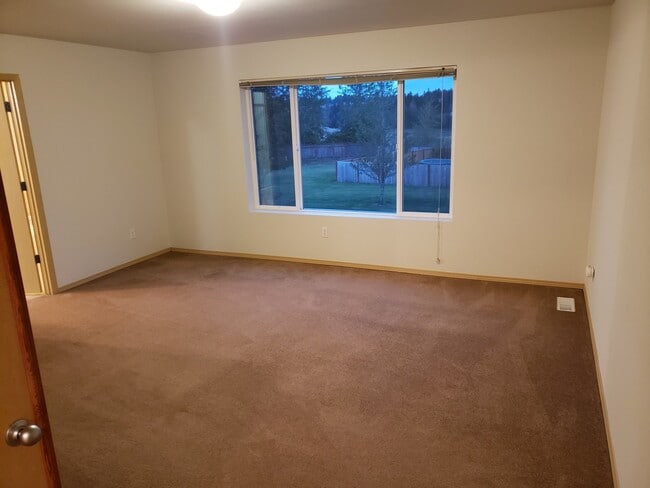 Building Photo - Gem Heights Spaciousness