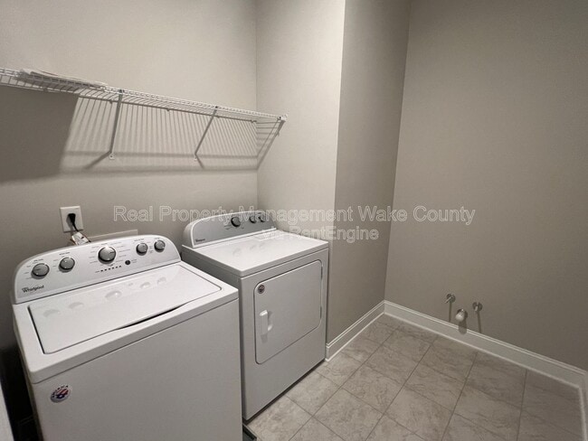 Building Photo - 1351 Gilwood Dr