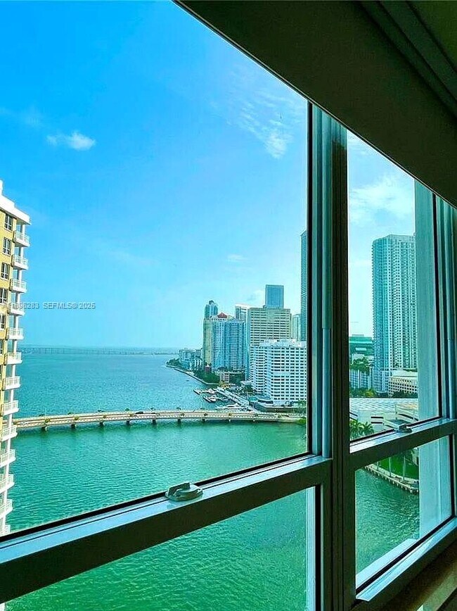 Building Photo - 801 Brickell Key Blvd