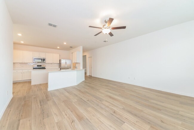 Building Photo - 1110 Daffodil St