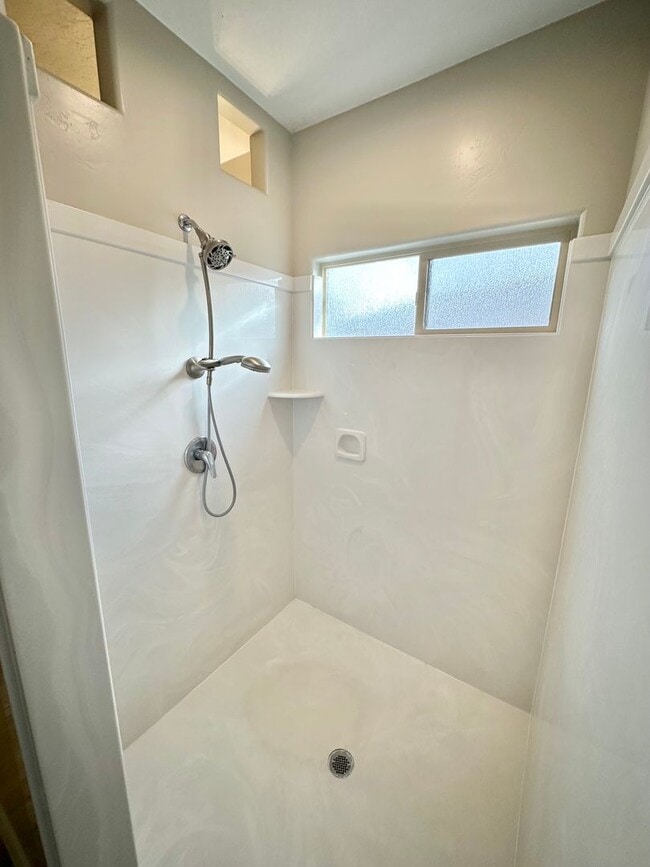 Building Photo - Red Mountain Jewel!  WITH SOLAR PANELS!!