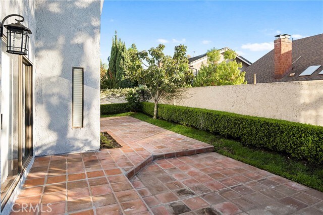 Building Photo - 11 Hunter