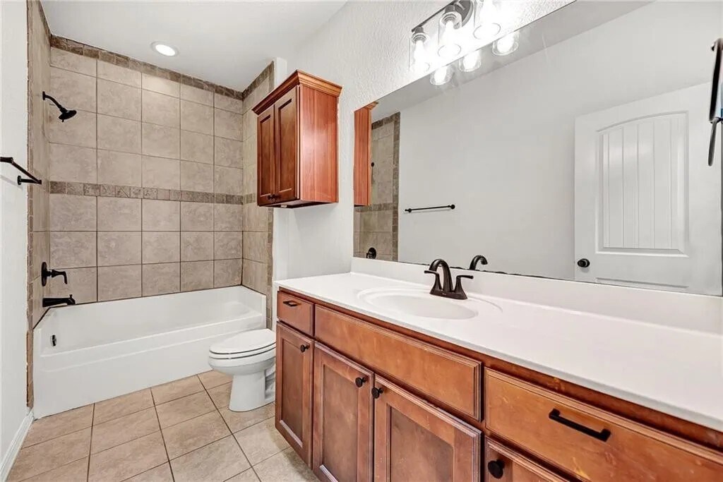 Bathroom 2 Upstairs - 754 N Wordsworth Ln