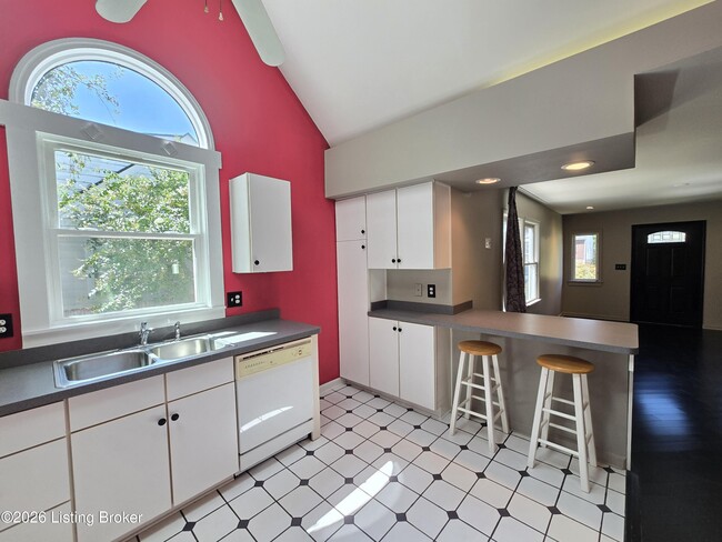 Building Photo - 3932 Kennison Ave