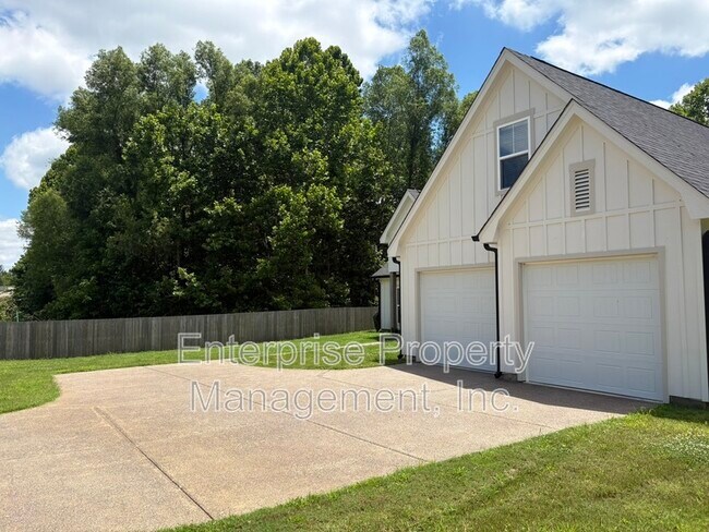 Building Photo - 239 McLaughlin Dr