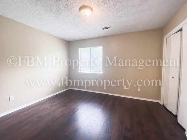 Building Photo - 1739-1741 Dynasty Cir