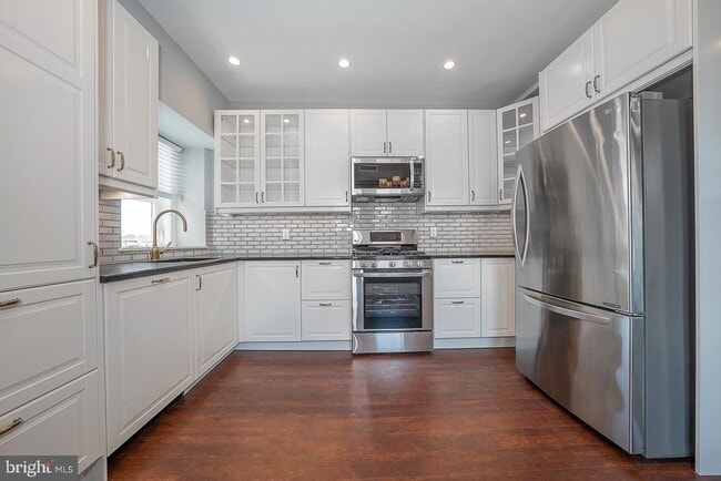 Building Photo - 7350 Ridge Ave