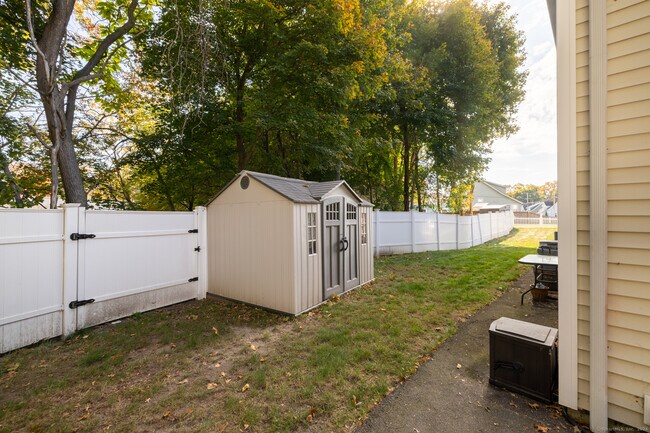 Building Photo - 107 Waverly Ave