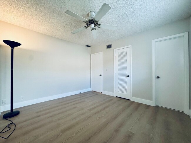 Building Photo - 1780 NW 39th Pl