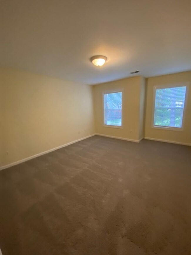 Building Photo - 506 Eagle Pointe Dr