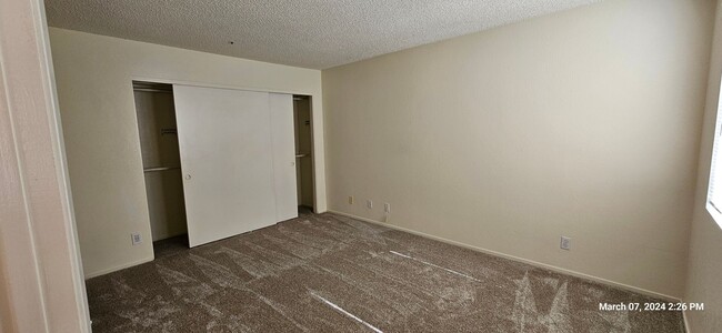 Building Photo - Las Palmas Down Stairs Condo in Gated Comm...