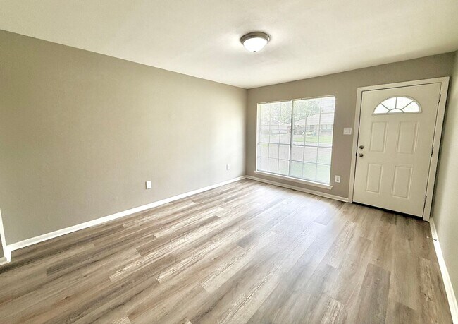 Building Photo - 16820 Dahlgren Ave