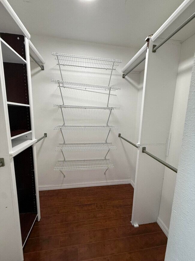 Building Photo - 1925 SW Libra Ln