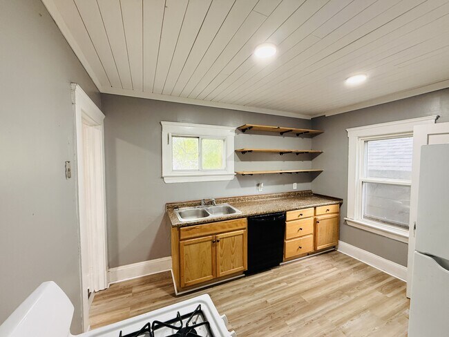 Building Photo - 4123 Stickney Ave