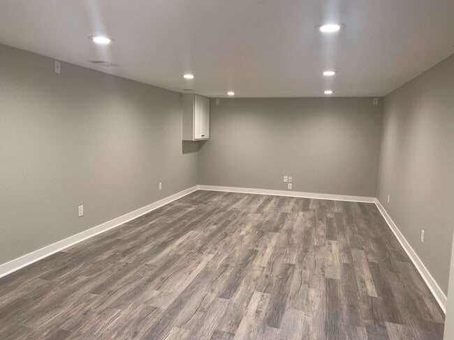 Building Photo - Completely remodeled 4 bedroom home! Hudsonville Schools