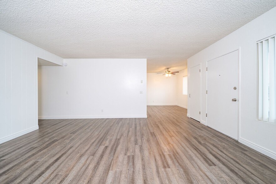 Building Photo - 1110 Meadow Lake Dr