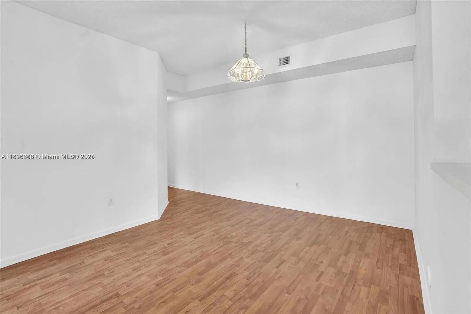 Building Photo - 6928 SW 39th St