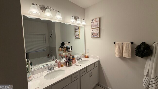 Building Photo - 3840 Pressley Ln