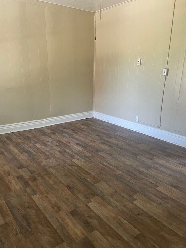 Building Photo - 2 Bdrm - 2 Bath Home