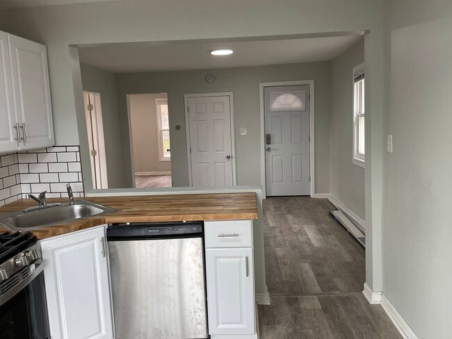 Building Photo - 839 S Wilbur Ave