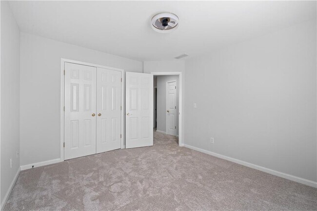 Building Photo - 2871 Belfaire Lake Dr