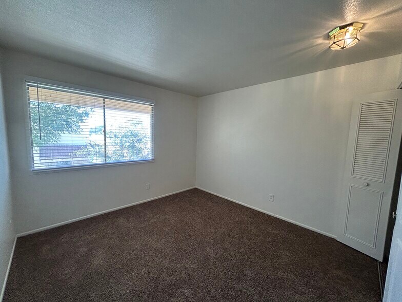 Building Photo - 5744 N 44th Ave