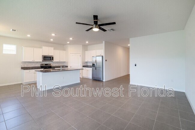 Building Photo - 5928 Silver Palm Blvd