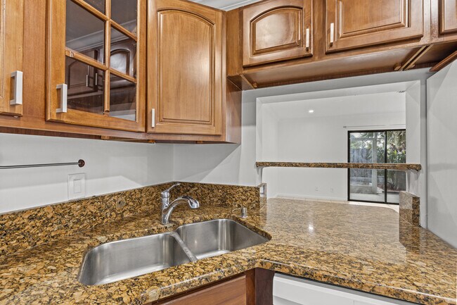 Building Photo - 814 Hill Dr